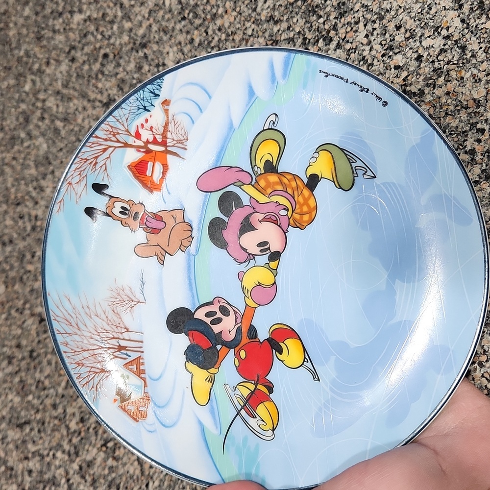 Disney collectible plate - Picture 5 of 5